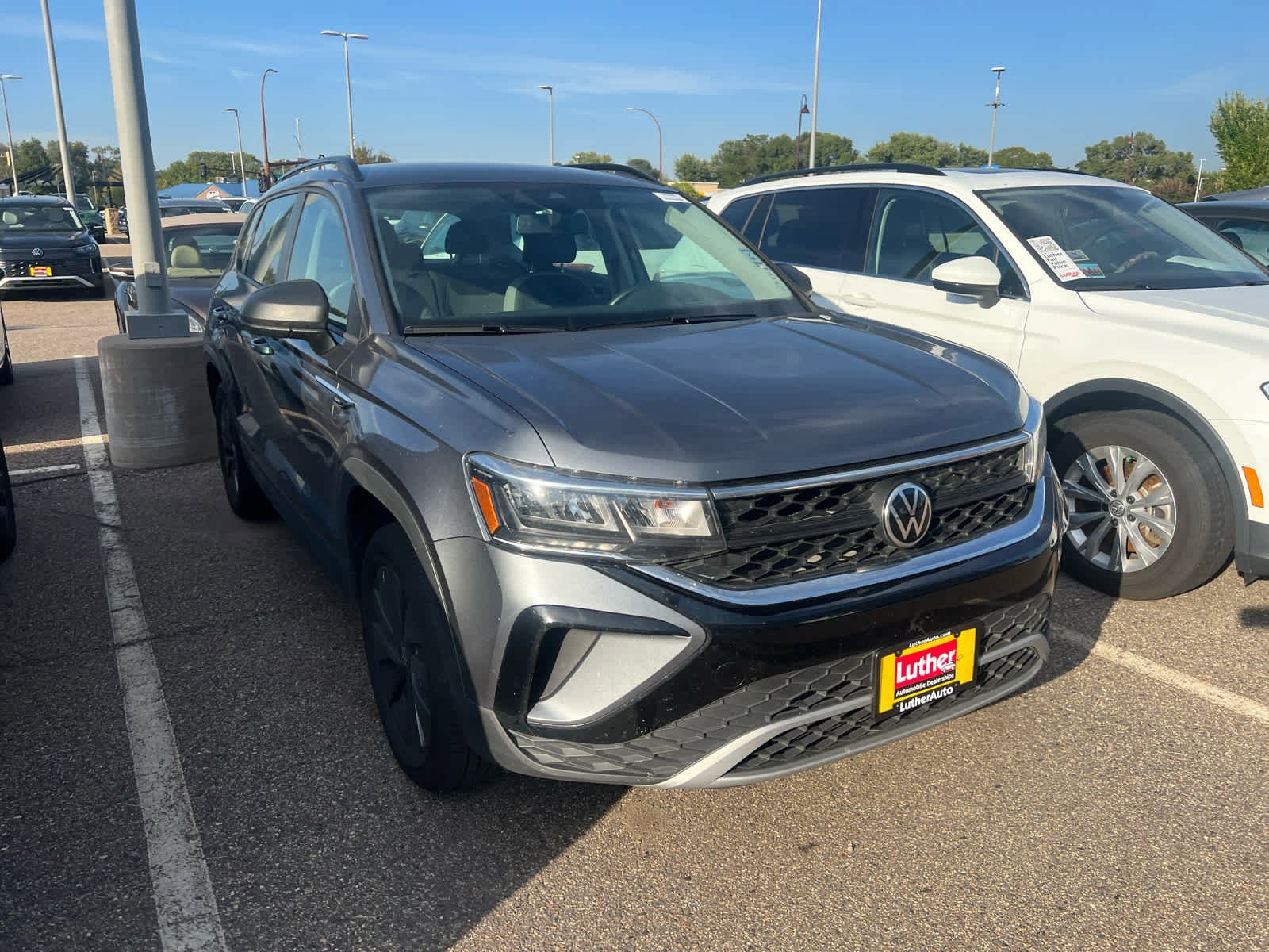 2022 Volkswagen Taos S photo 2