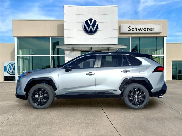 2022 Toyota RAV4 XSE's photo