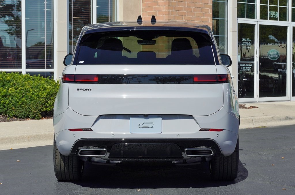 2025 Land Rover Range Rover Sport SE photo 4