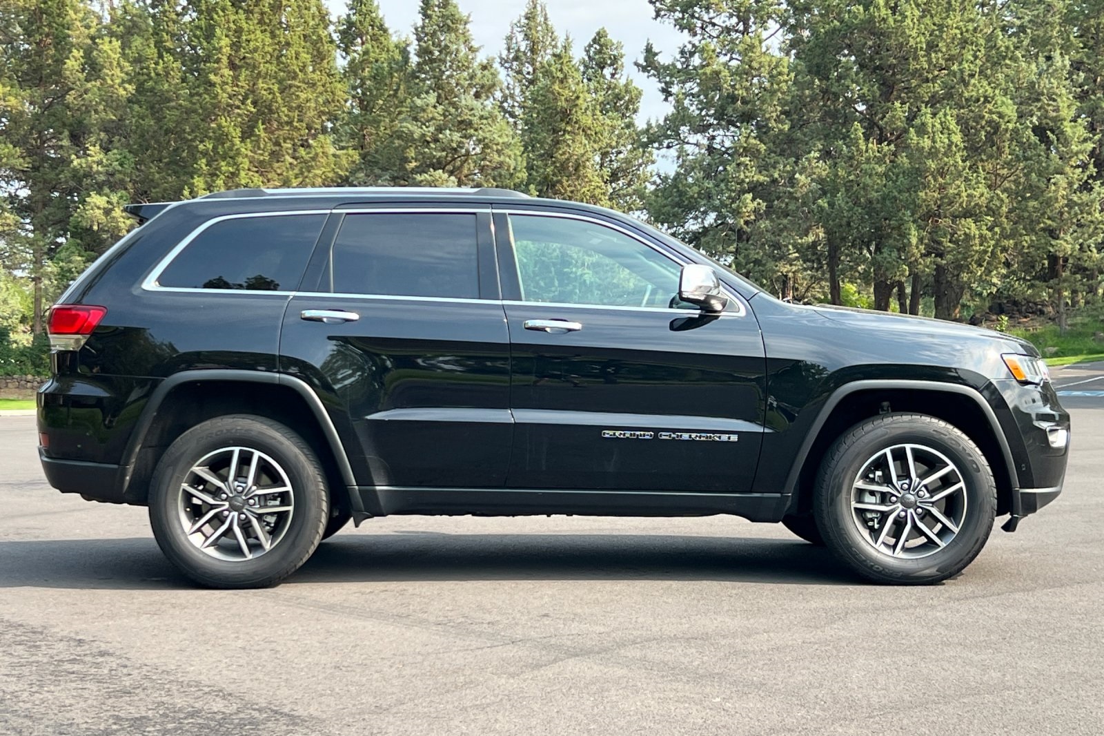 2021 Jeep Grand Cherokee Limited photo 2