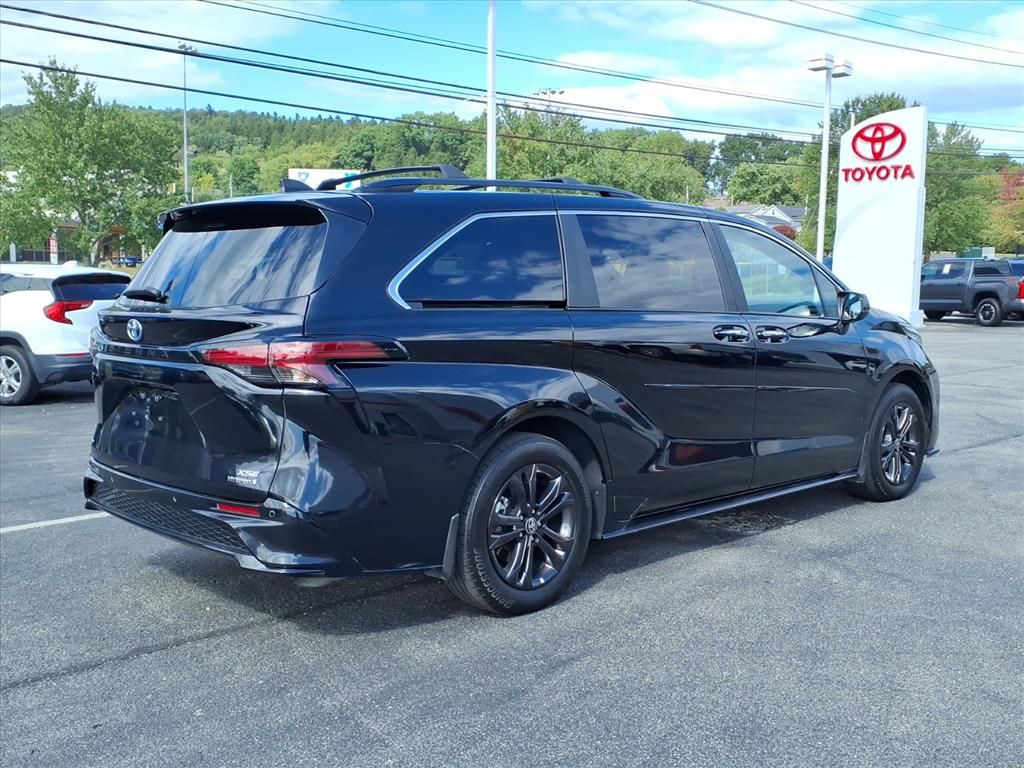 2024 Toyota Sienna XSE photo 2