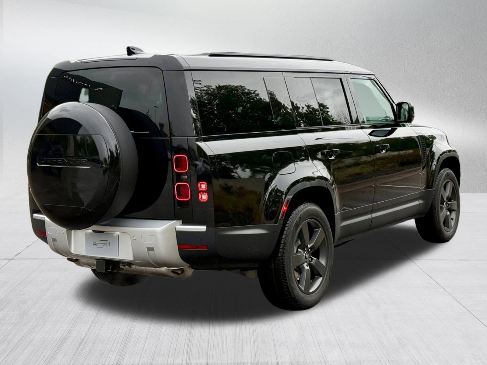 2025 Land Rover Defender S photo 2