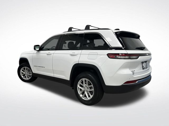 2024 Jeep Grand Cherokee Laredo photo 2
