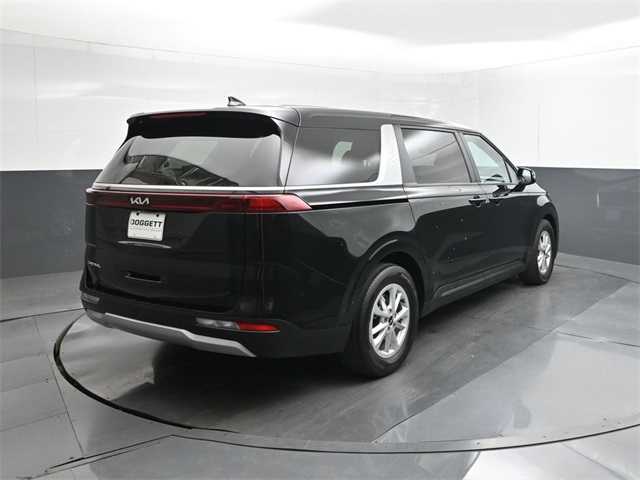 2024 Kia Carnival LX photo 9