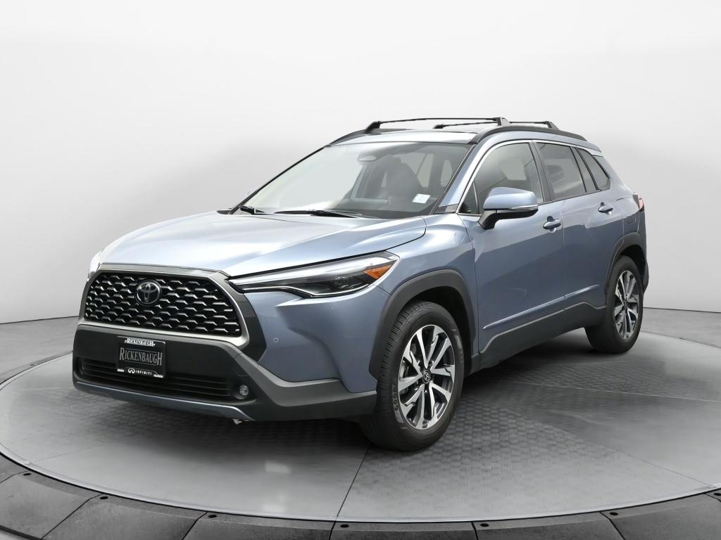 2023 Toyota Corolla Cross XLE photo 2