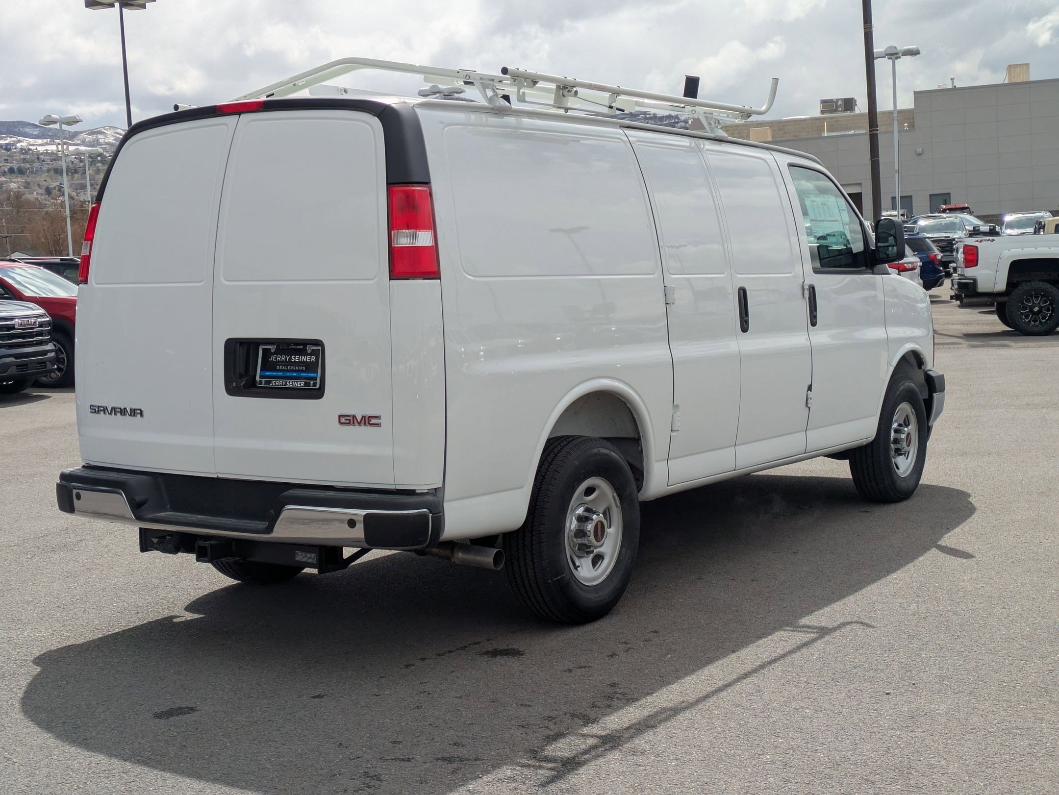 2025 Gmc Savana Cargo 2500 photo 4