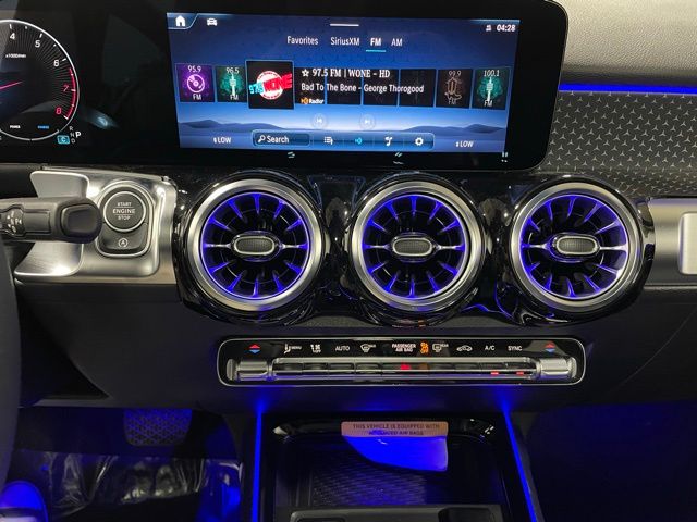 2025 Mercedes Benz GLB 250 4MATIC photo 16