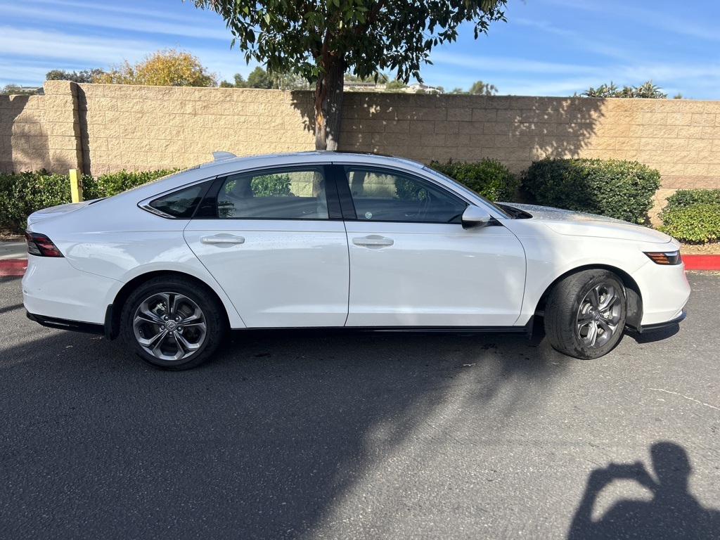 Used 2024 White Honda EX-L image 6