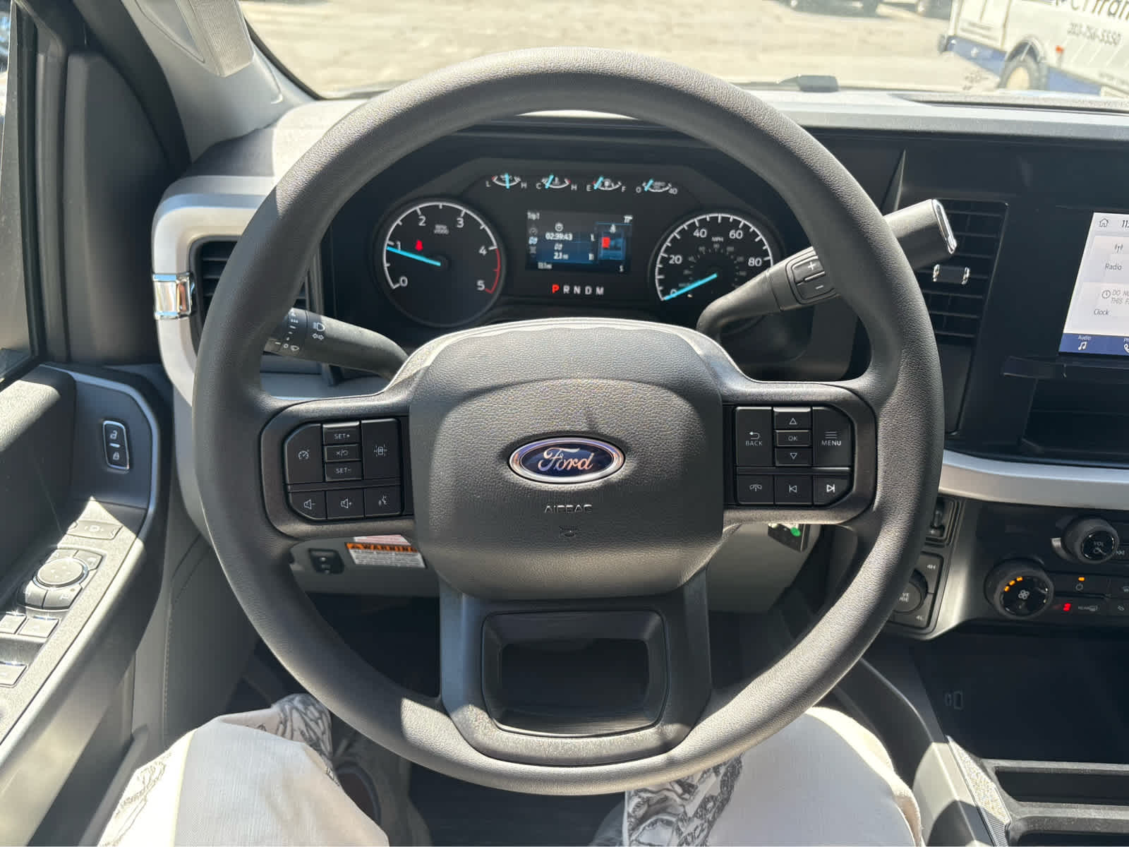 2025 Ford F-350 Super Duty Chassis Cab XLT - Photo 34