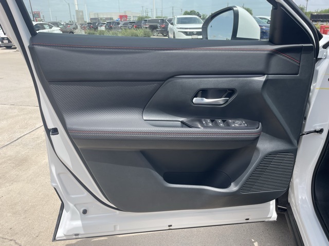 2025 Nissan Kicks SR photo 11