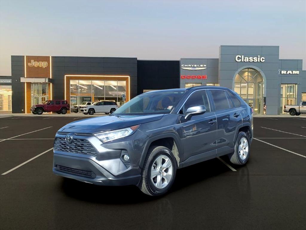 2020 Toyota RAV4 XLE's photo