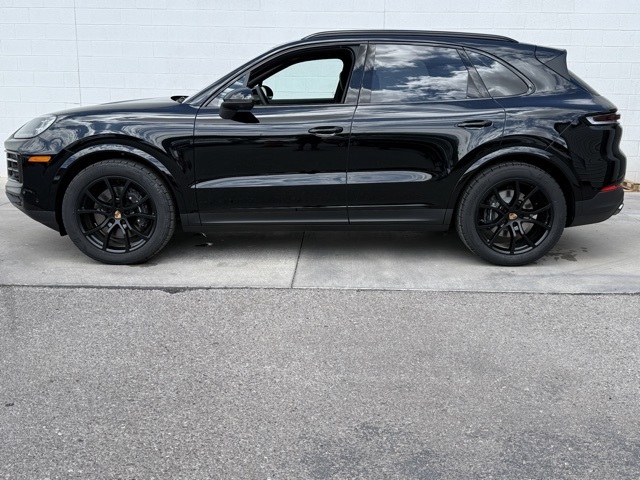 2025 Porsche Cayenne Base photo 2