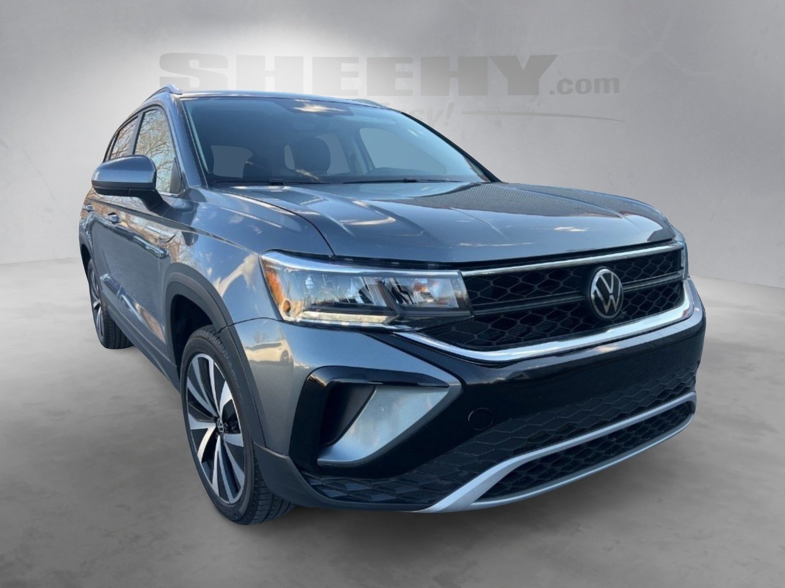 2024 Volkswagen Taos SE photo 2