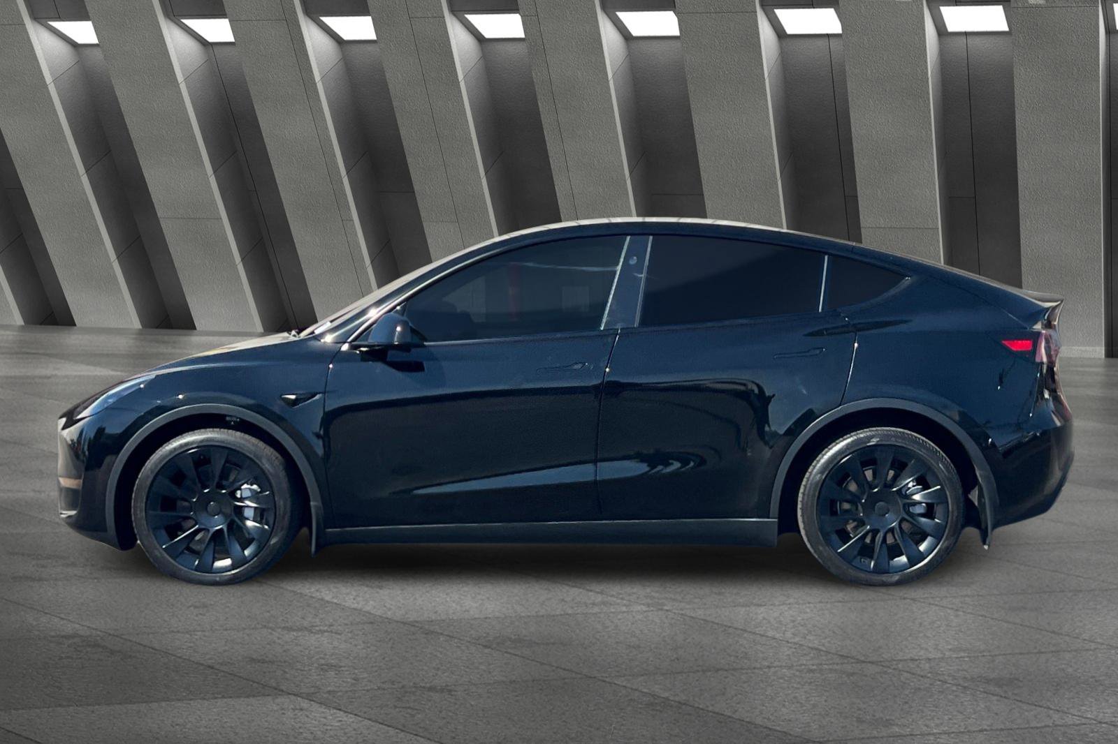 2024 Tesla Model Y photo 6