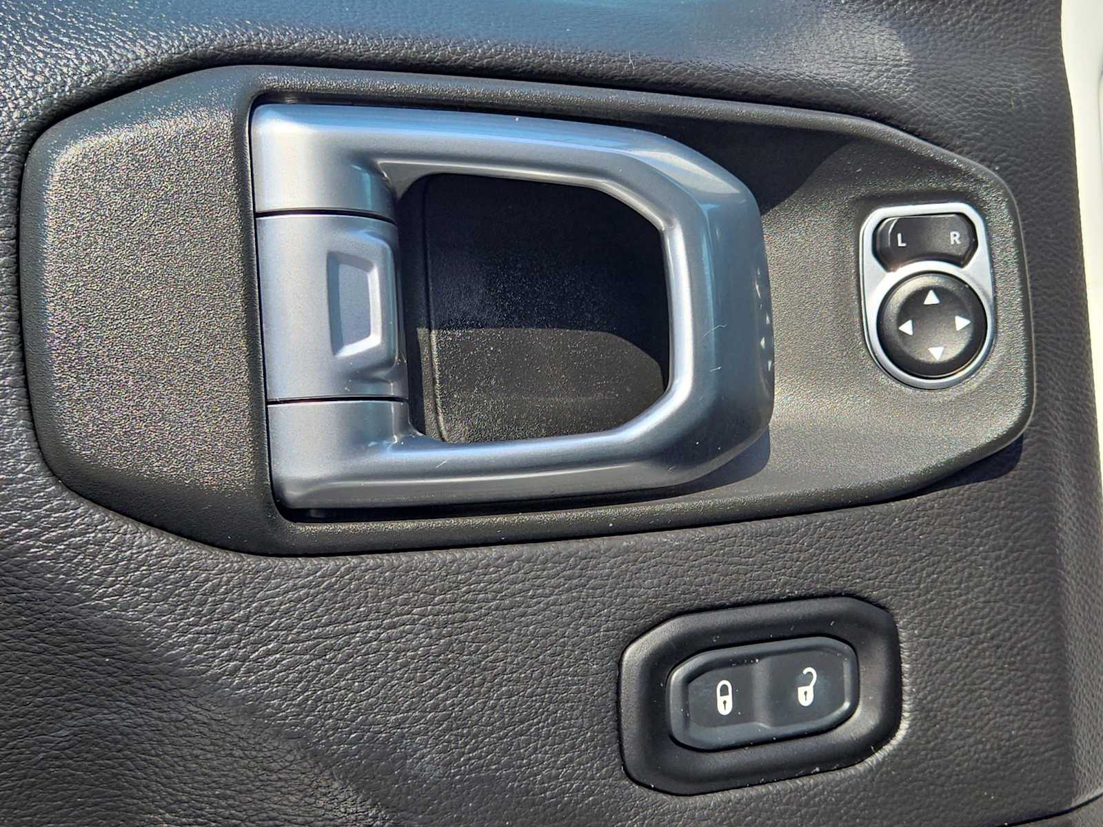 2022 Jeep Wrangler Unlimited Sahara photo 18