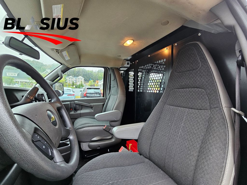 2023 Chevrolet Express 2500 Work Cargo Van photo 7