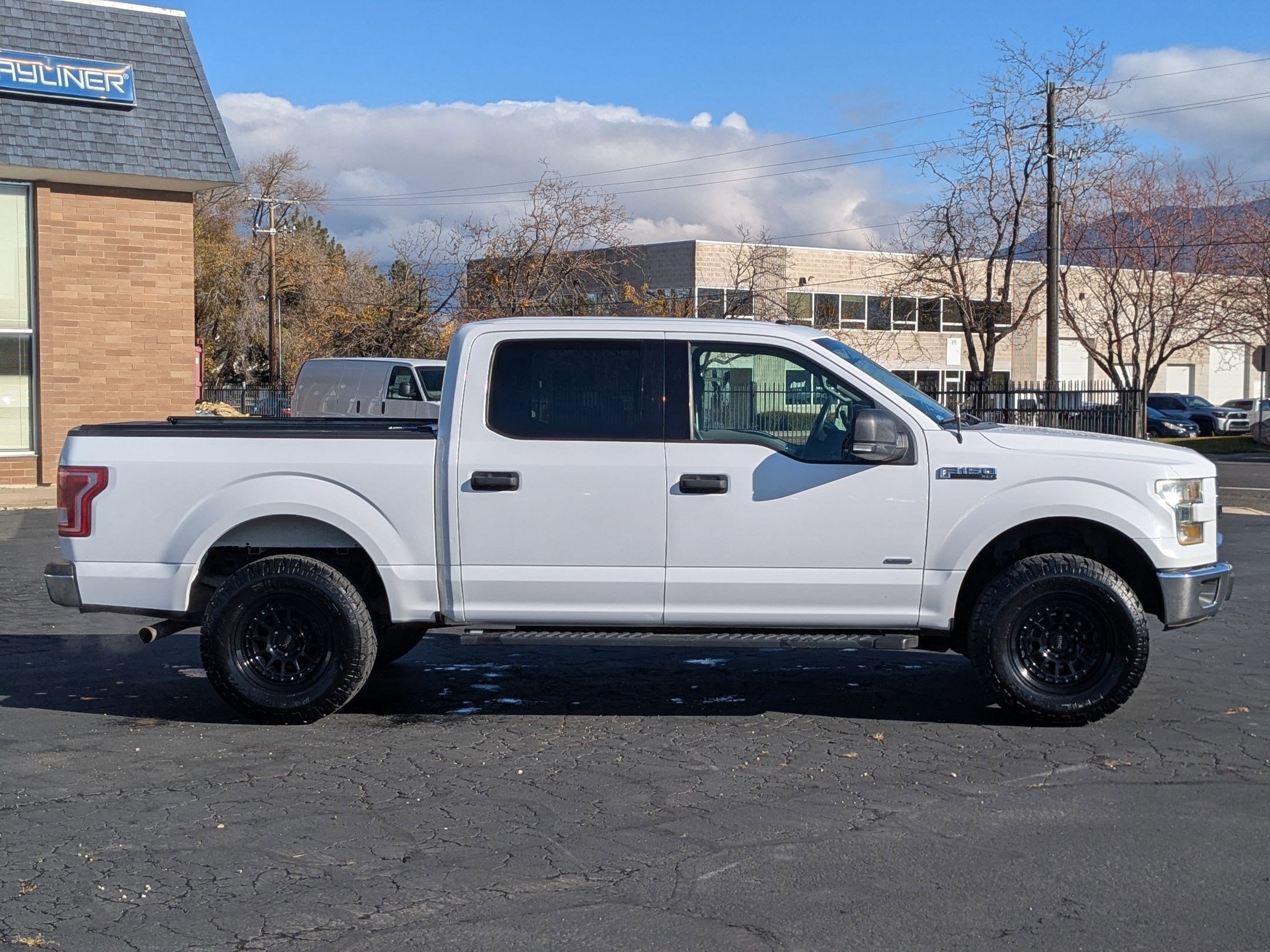 2016 Ford F-150 XLT photo 2