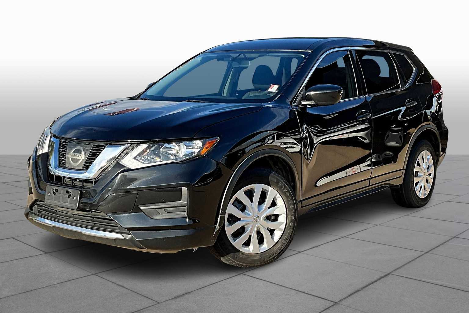 2017 Nissan Rogue S photo 2