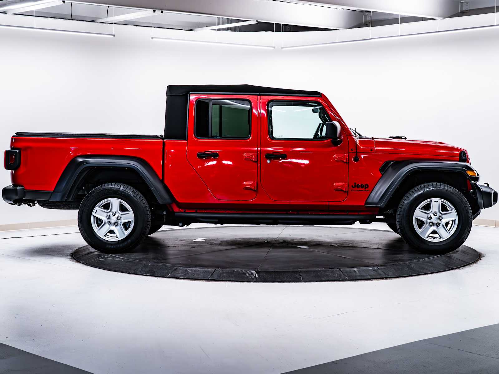 Image of Pre-Owned 2020 Jeep Gladiator Sport