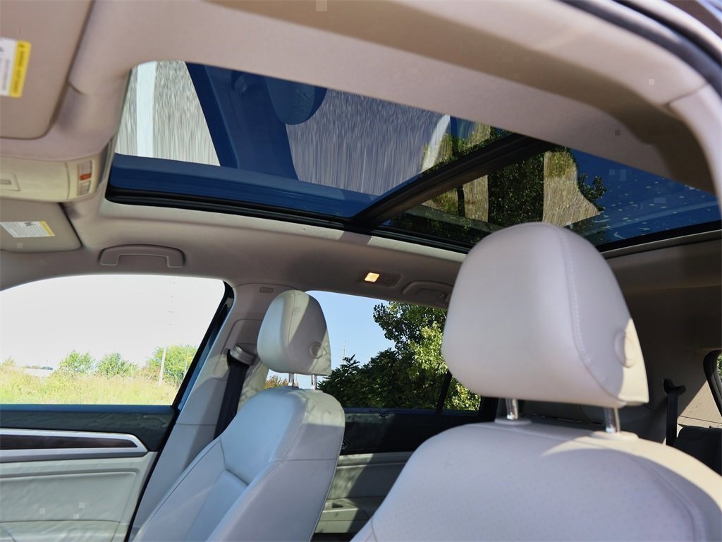 2019 Volkswagen Atlas V6 SEL R-Line photo 12
