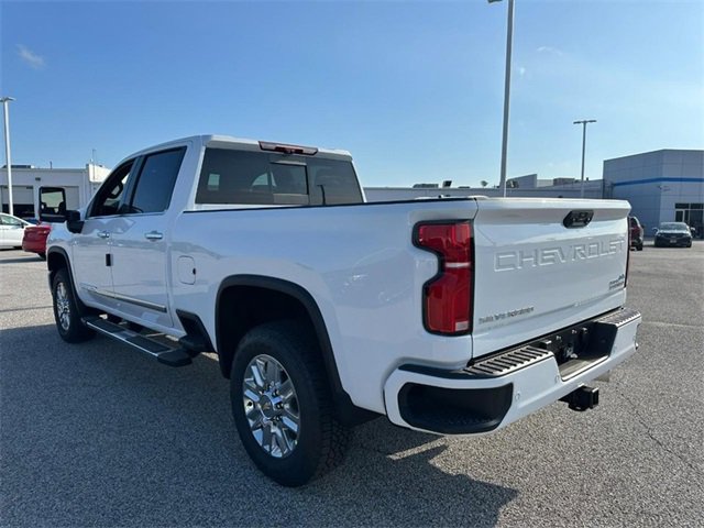 2025 Chevrolet Silverado 2500HD High Country photo 3
