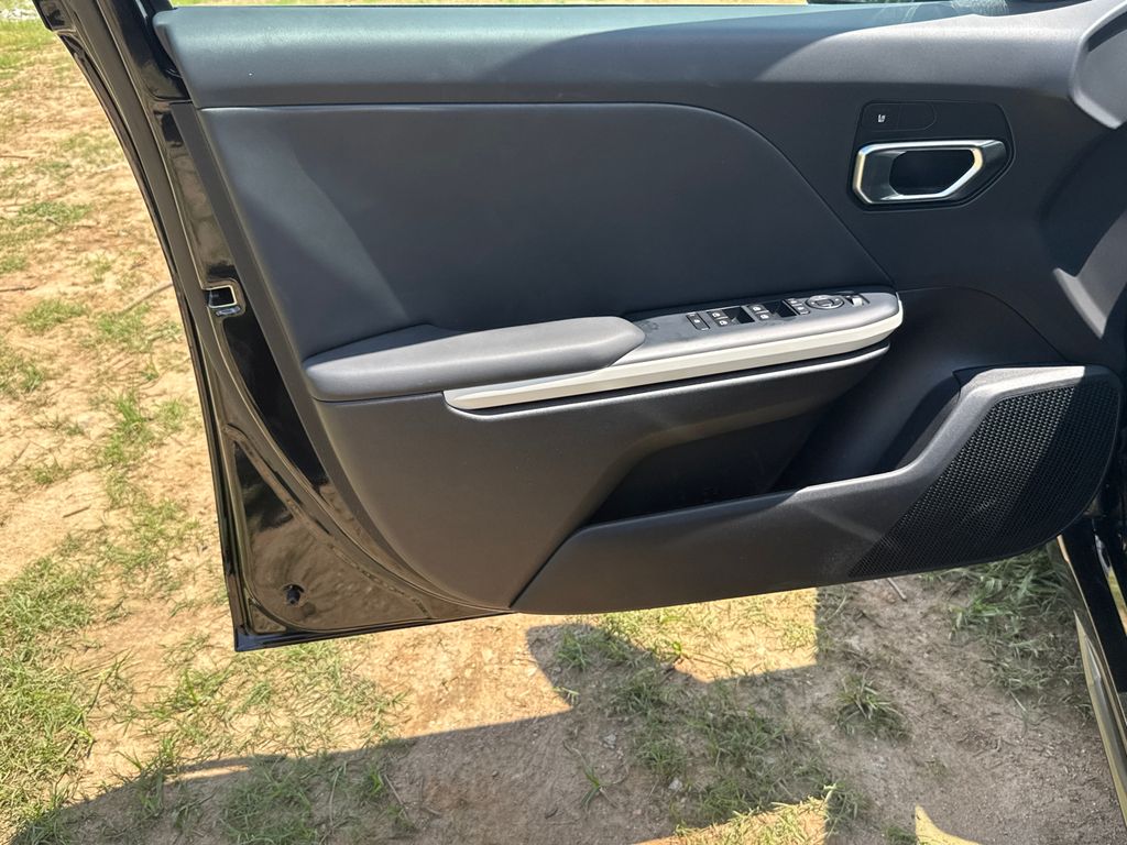 2025 Kia K4 GT-Line photo 10