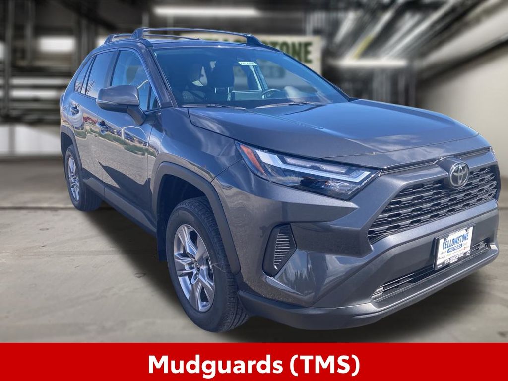 2025 Toyota RAV4 XLE photo 4