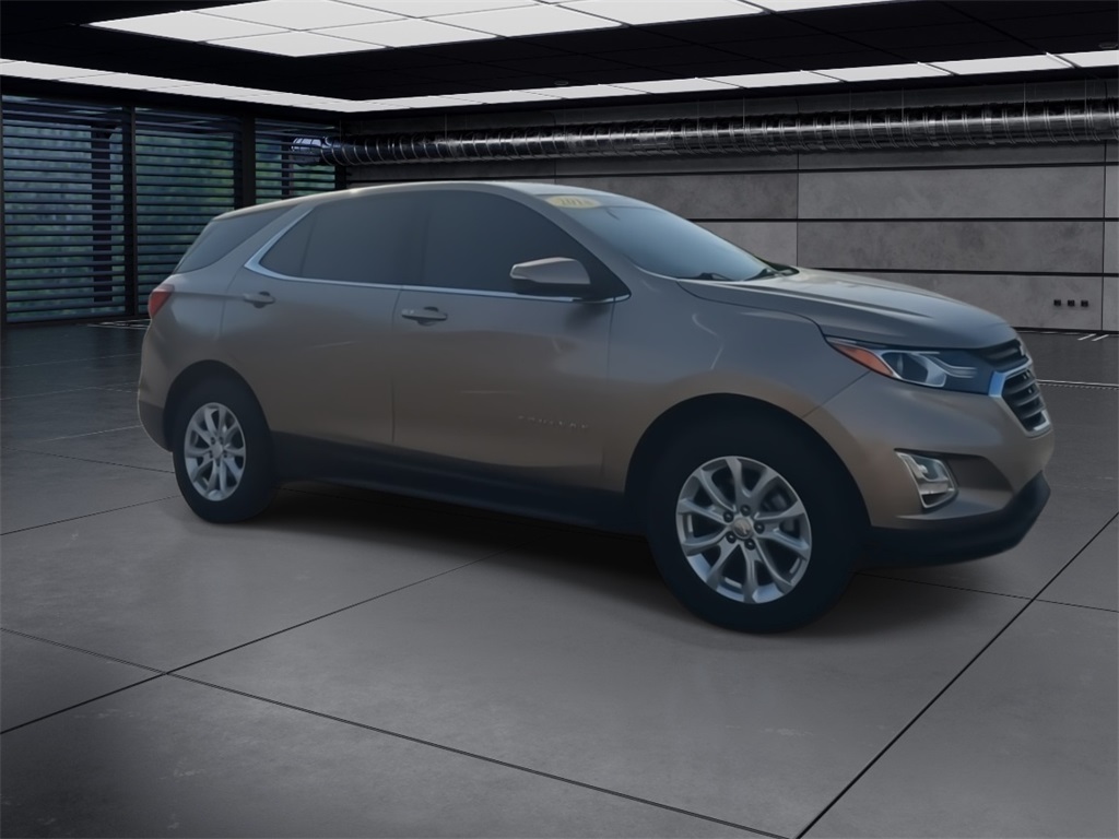 2018 Chevrolet Equinox LT photo 2