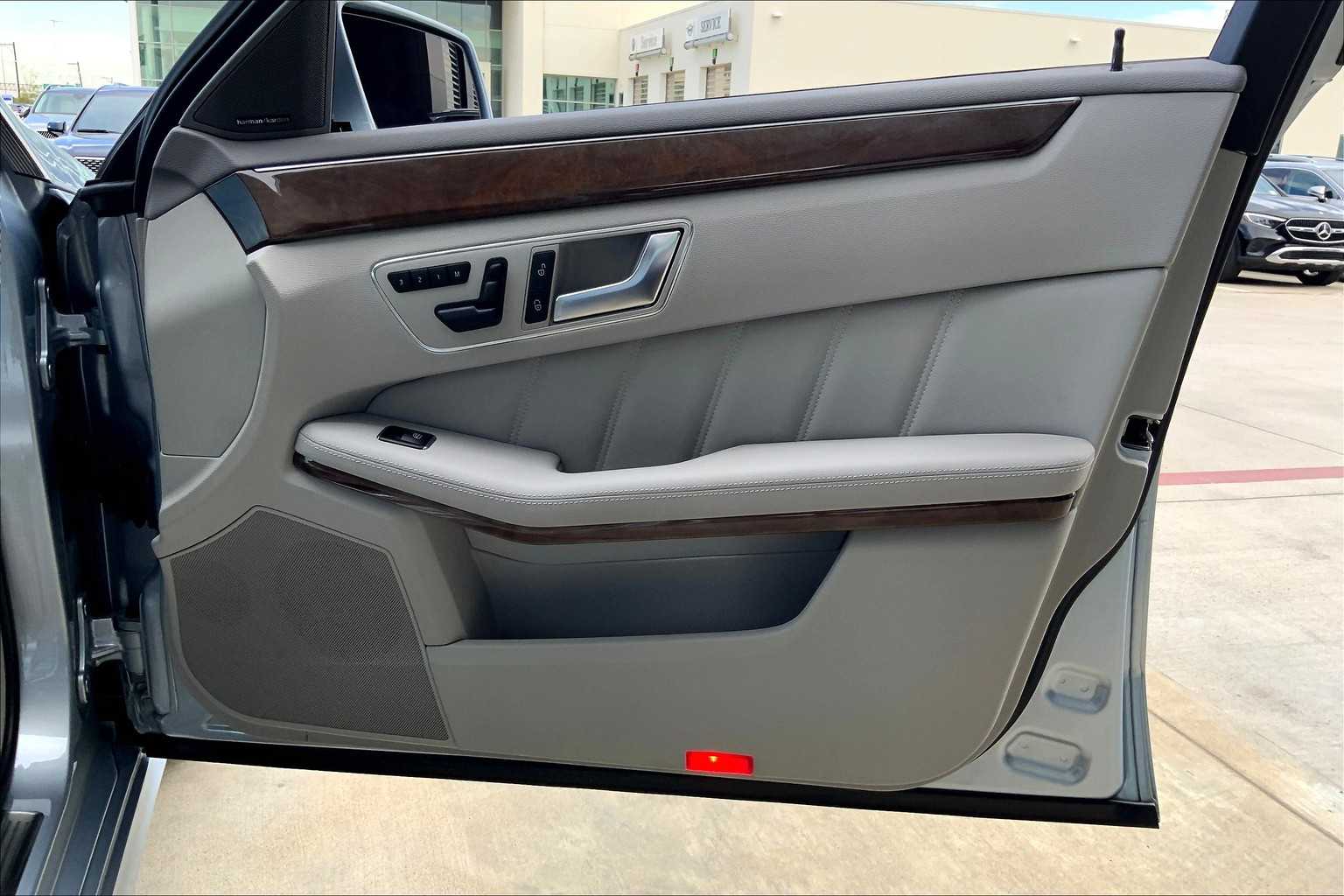 2013 Mercedes Benz E 350 photo 19