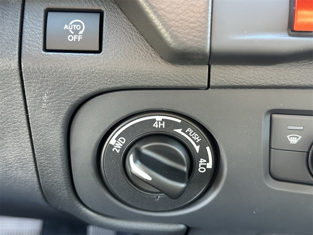 2025 Nissan Frontier Crew Cab PRO-4X photo 6