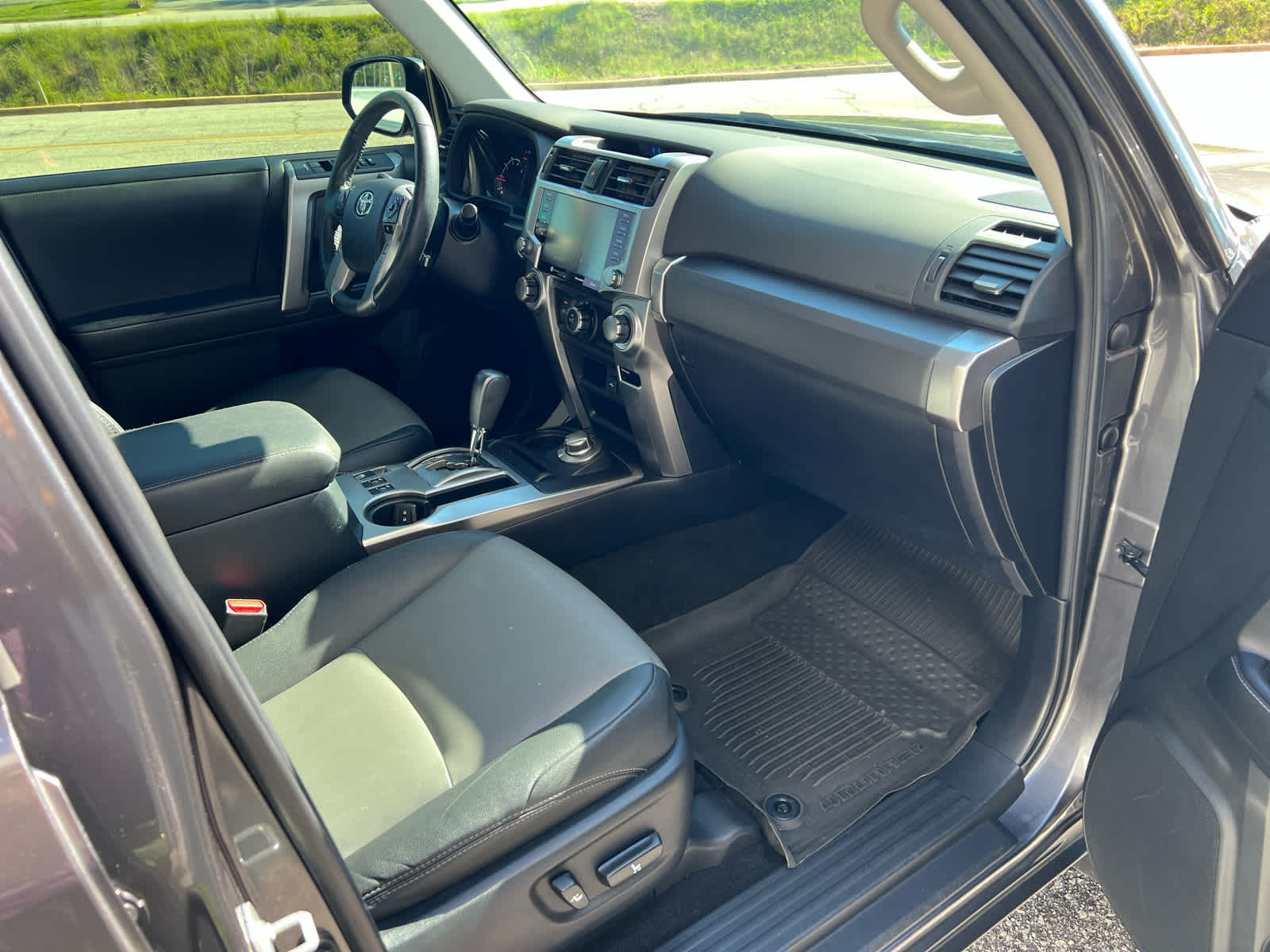 2023 Toyota 4Runner SR5 Premium photo 4