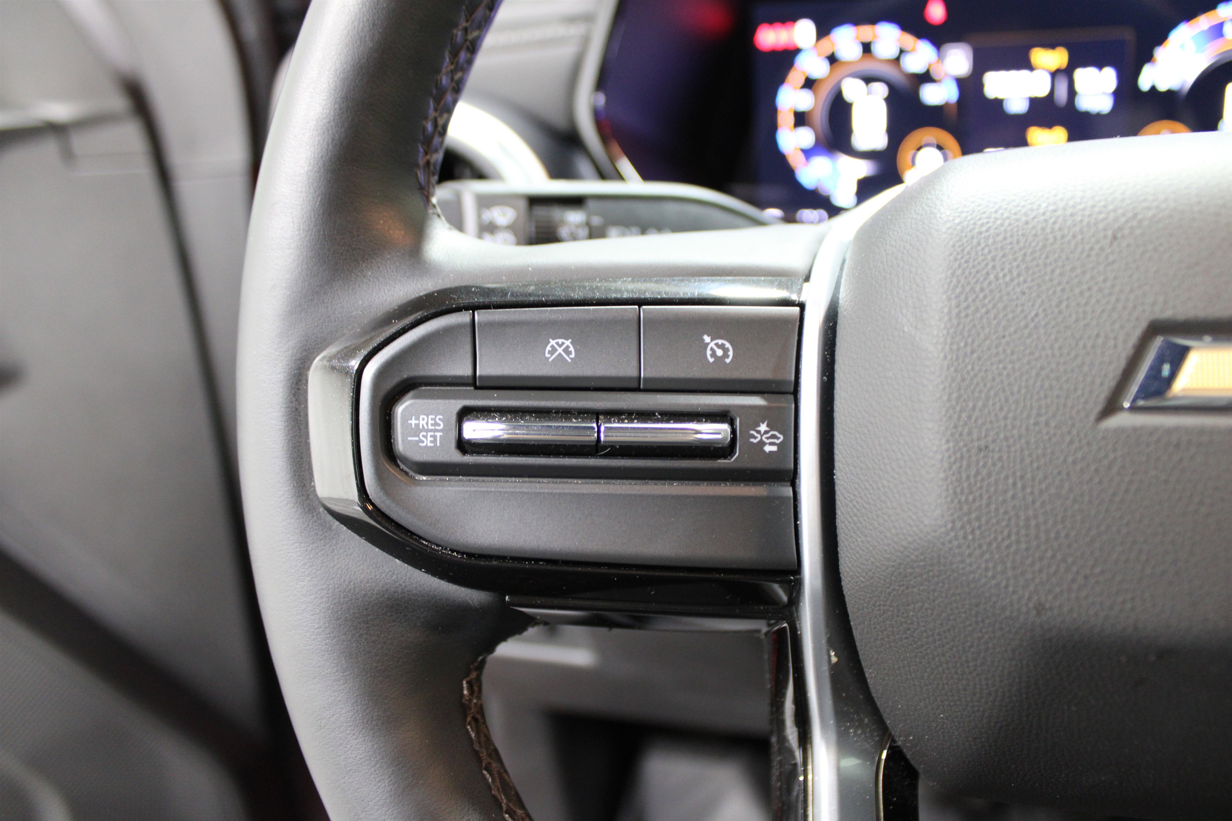 2024 Chevrolet Colorado LT photo 8