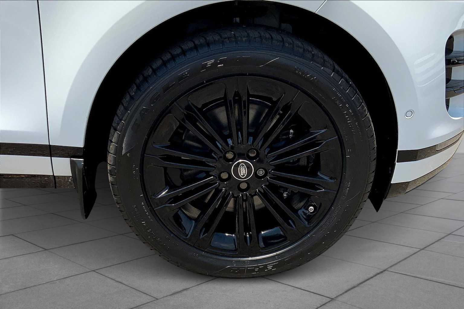 2026 Land Rover Range Rover Evoque Dynamic SE photo 10