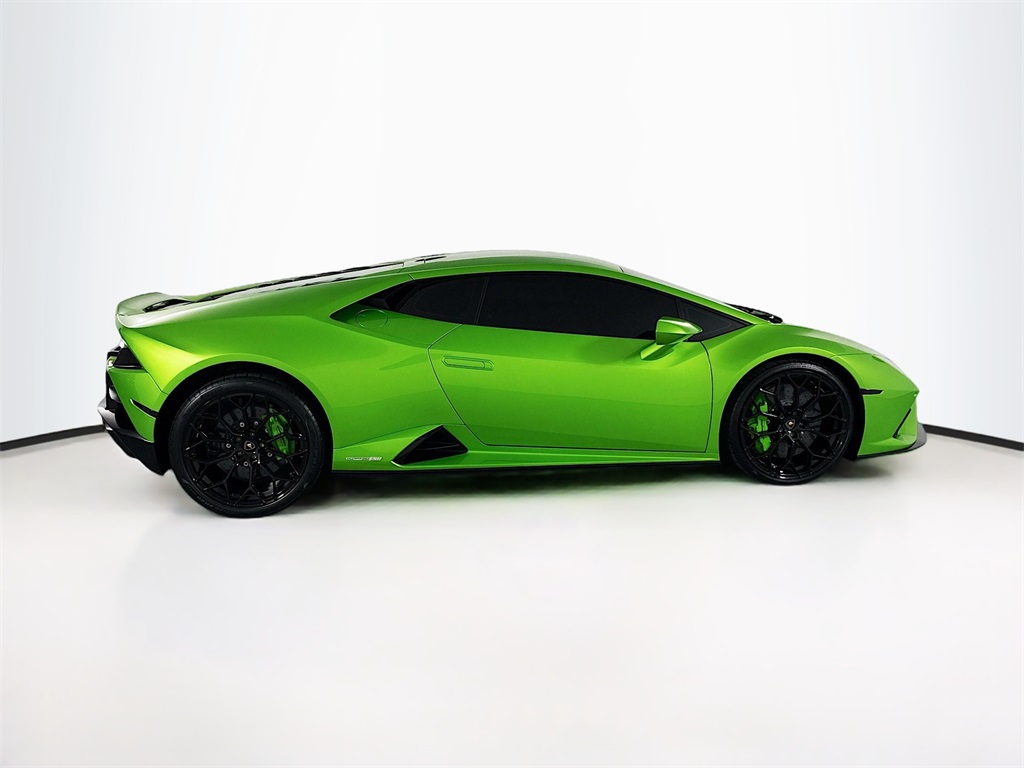 2023 Lamborghini Huracan Evo Coupe photo 4