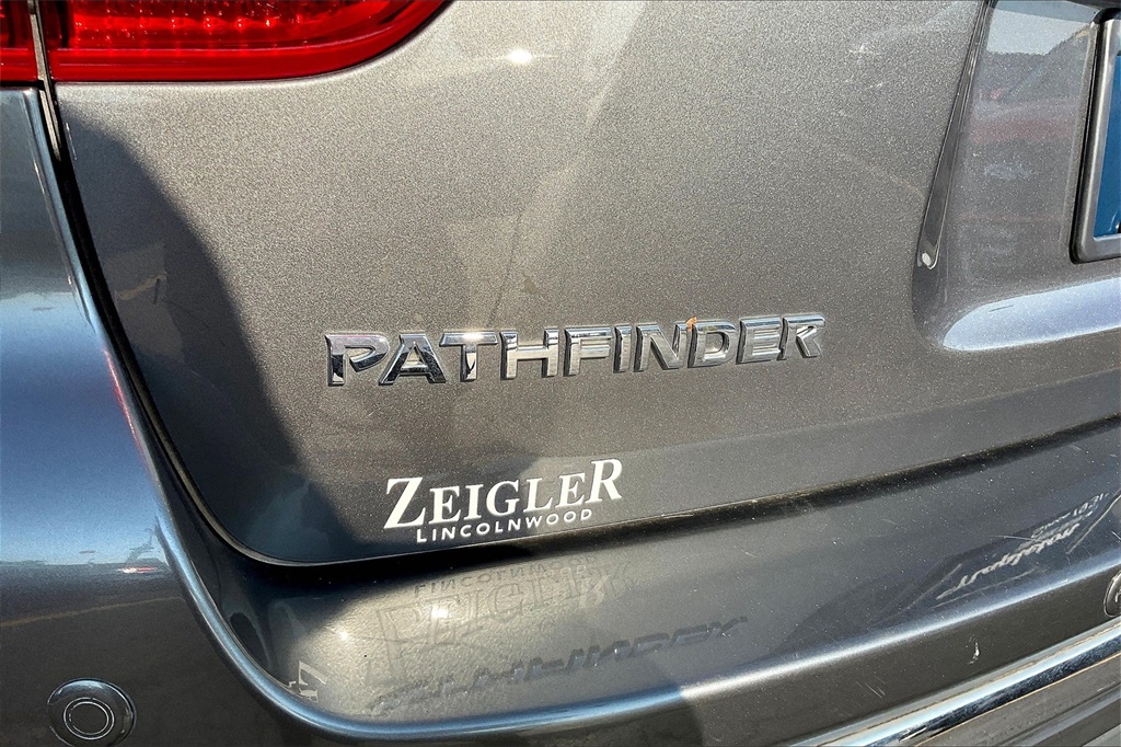 2019 Nissan Pathfinder SL photo 30