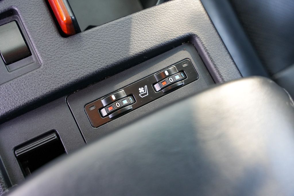 2010 Lexus RX 450h photo 26