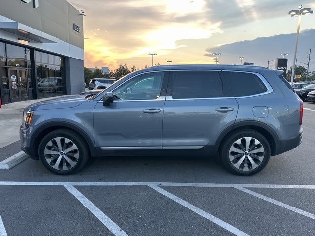 2022 Kia Telluride S photo 2