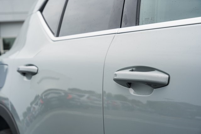 2024 Volvo XC40 Plus photo 12