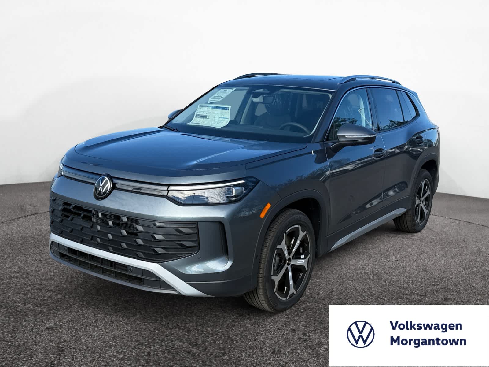 2025 Volkswagen Tiguan SE's photo