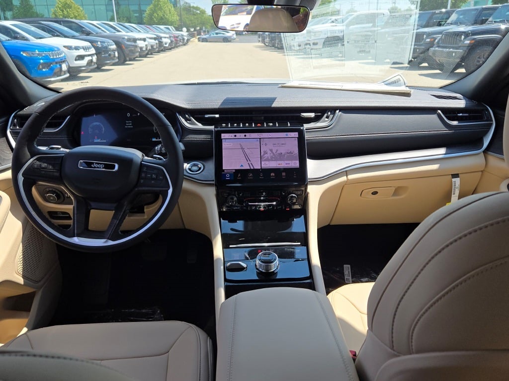 2025 Jeep Grand Cherokee Limited photo 15