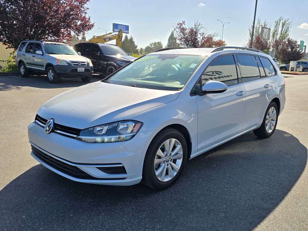 2018 Volkswagen Golf SportWagen S 4Motion photo 2