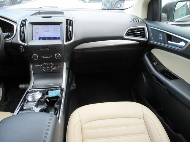 2020 Ford Edge SEL photo 12