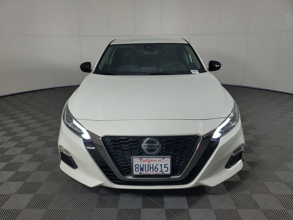 Used 2021 White Nissan 2.5 SR image 9