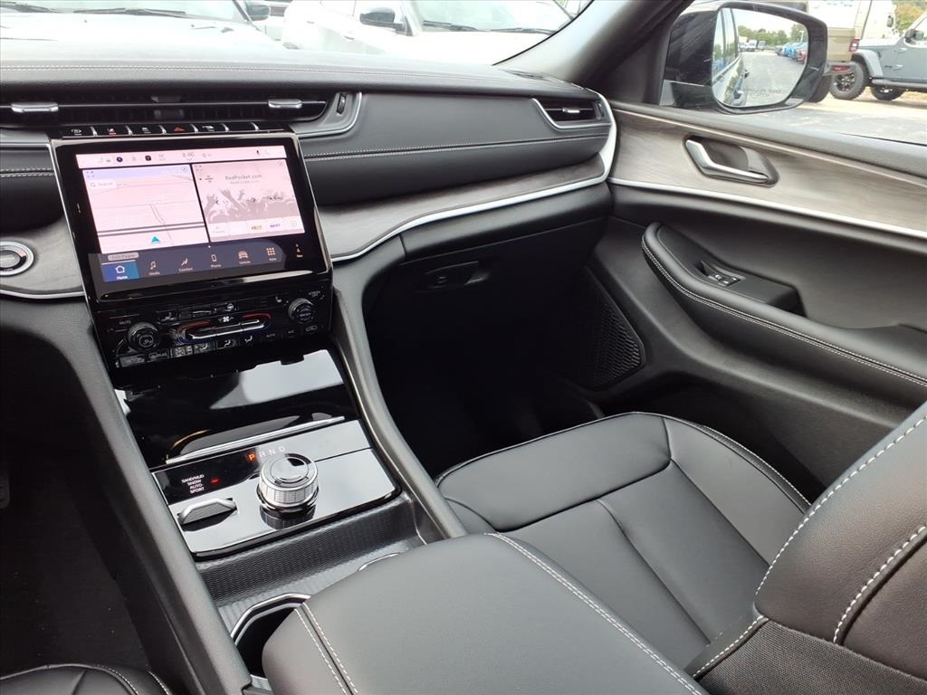 2025 Jeep Grand Cherokee Limited photo 13