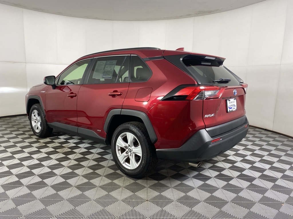 2020 Toyota RAV4 Hybrid LE photo 3