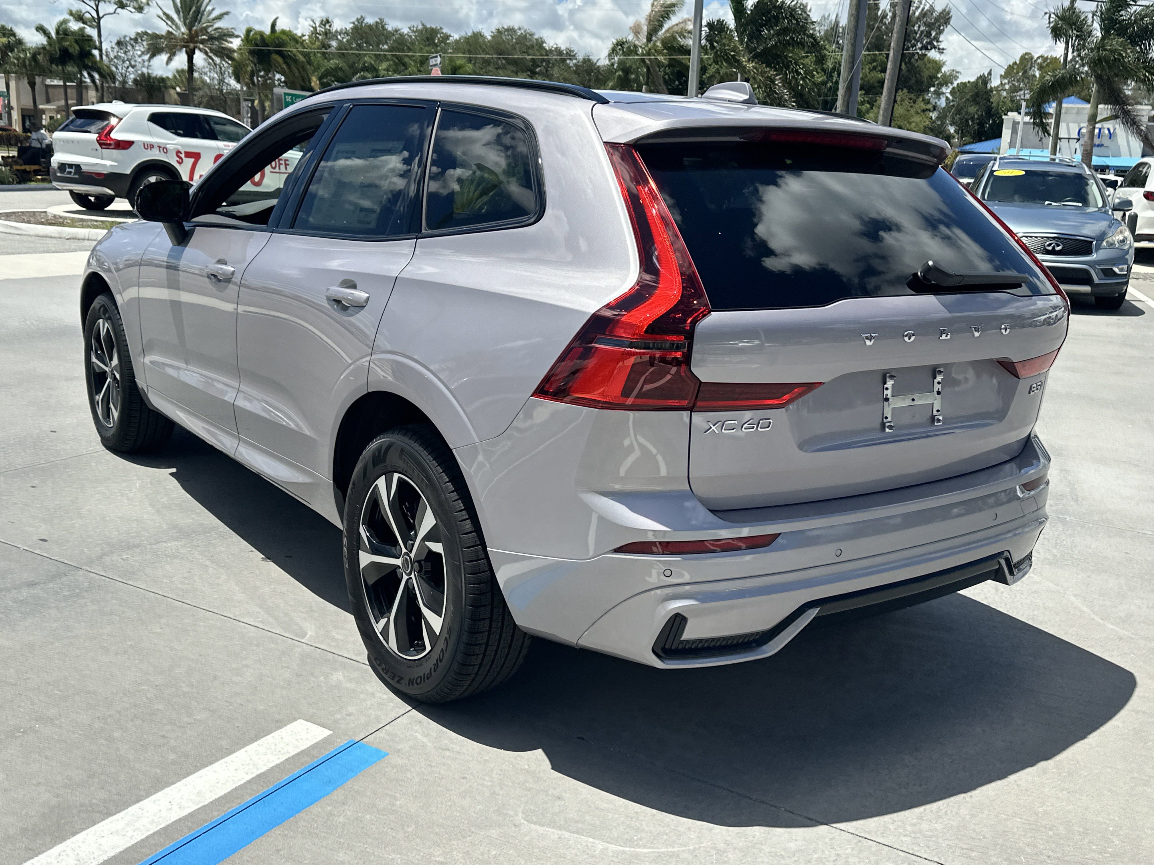 2026 Volvo XC60 B5 Core photo 3