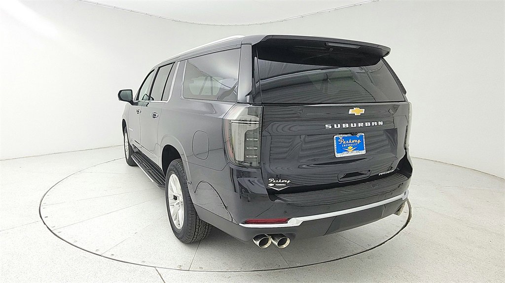 2025 Chevrolet Suburban Premier photo 3