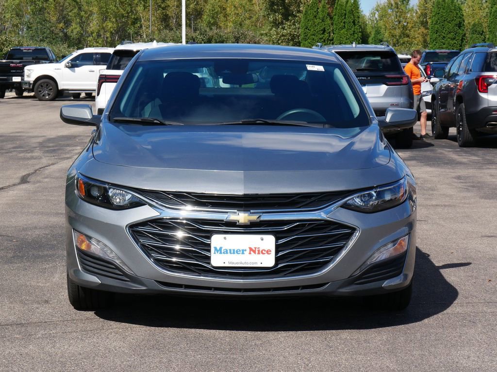 2023 Chevrolet Malibu 1LT photo 2