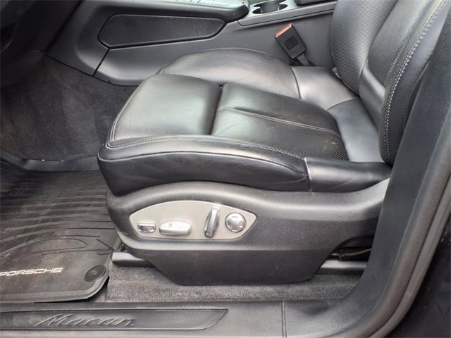 2018 Porsche Macan Base photo 16