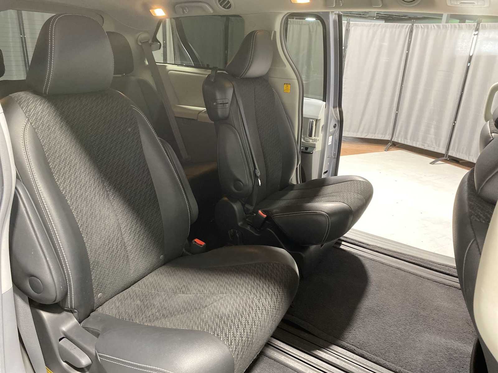 2011 Toyota Sienna SE photo 13